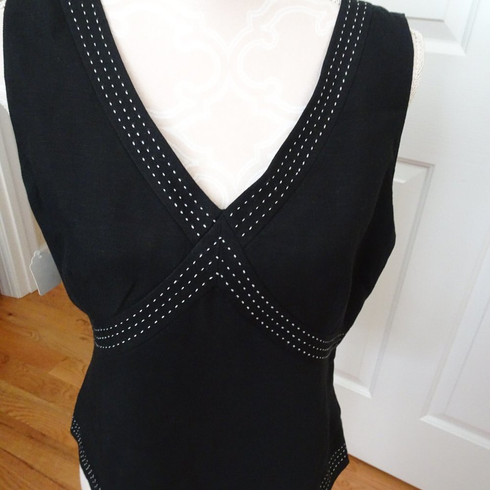 Ladies Size 10 Black Sleeveless V-Neck Dressy Top